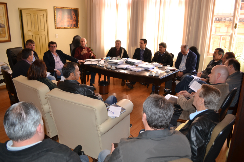 Administração de Santo Ângelo avalia possibilidade de adotar turno único